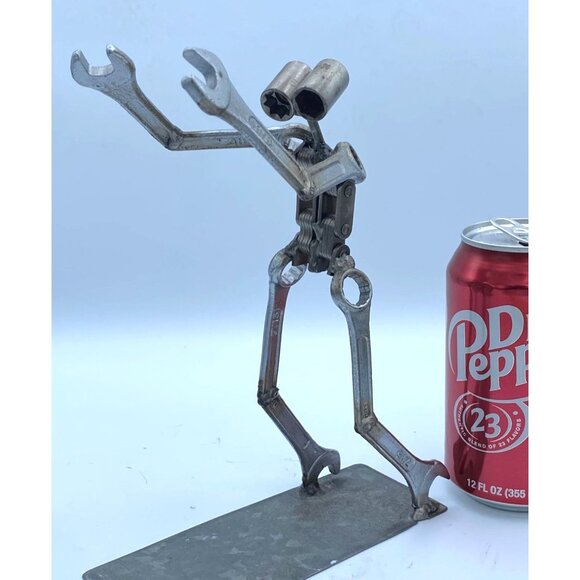 Metal Sculpture Recycled Original Scrap Tool Man Hand Crafted - Picture 2 of 4